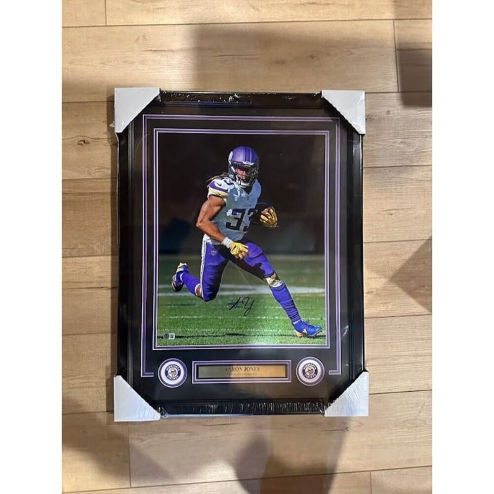 Aaron Jones signed autographed Minnesota Vikings 16x20 Photo Framed Beckett